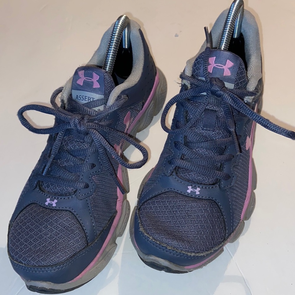 Under Armour assert 6 sneakers! Size 8!